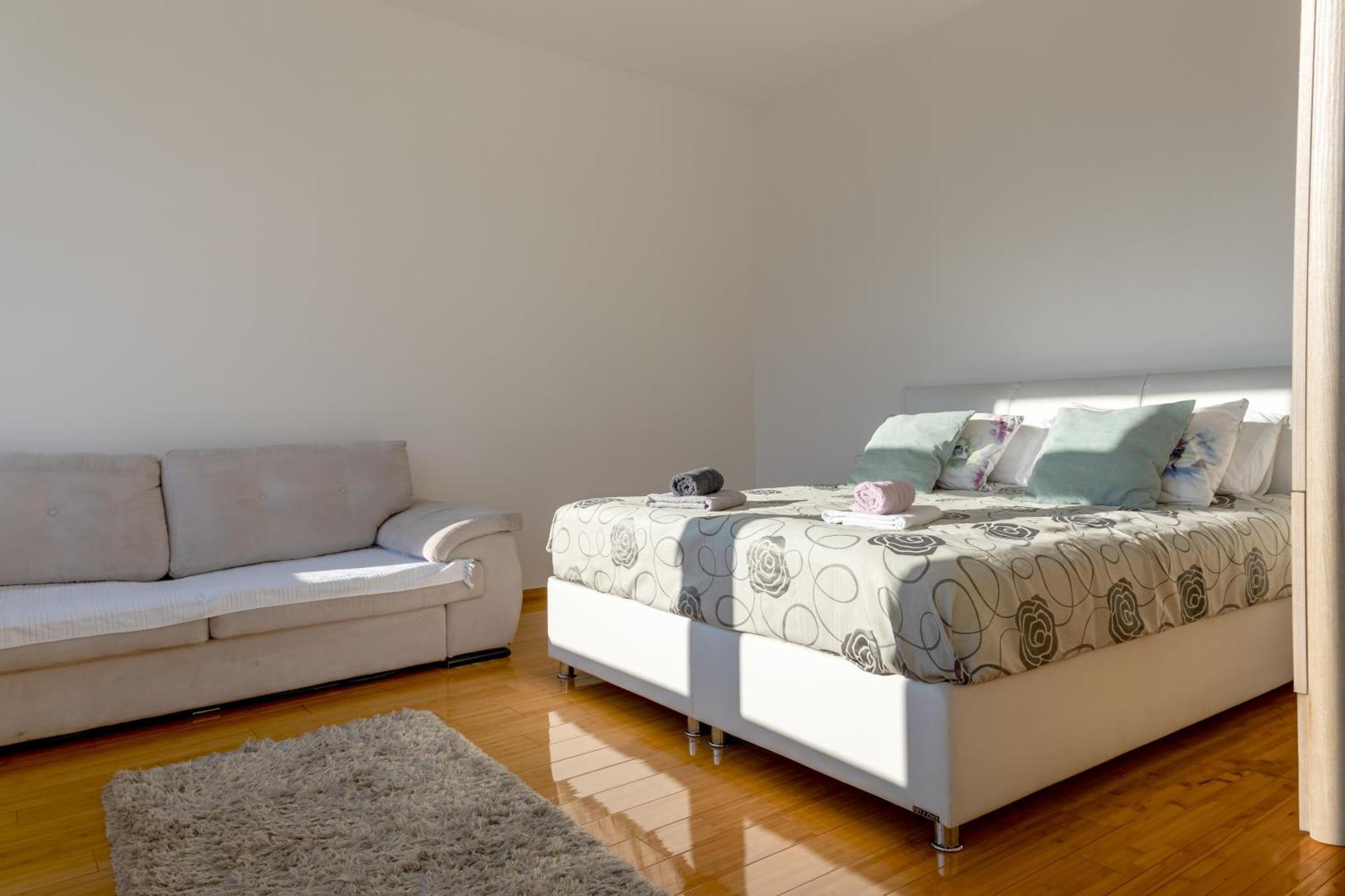 Central Apartment Mirza Сараєво Екстер'єр фото